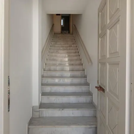 Memoir Di Three * Parikia (Paros)